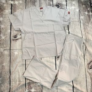 NEW DICKIES SMALL LIGHT GREY SCRUB TOP & PANT SET